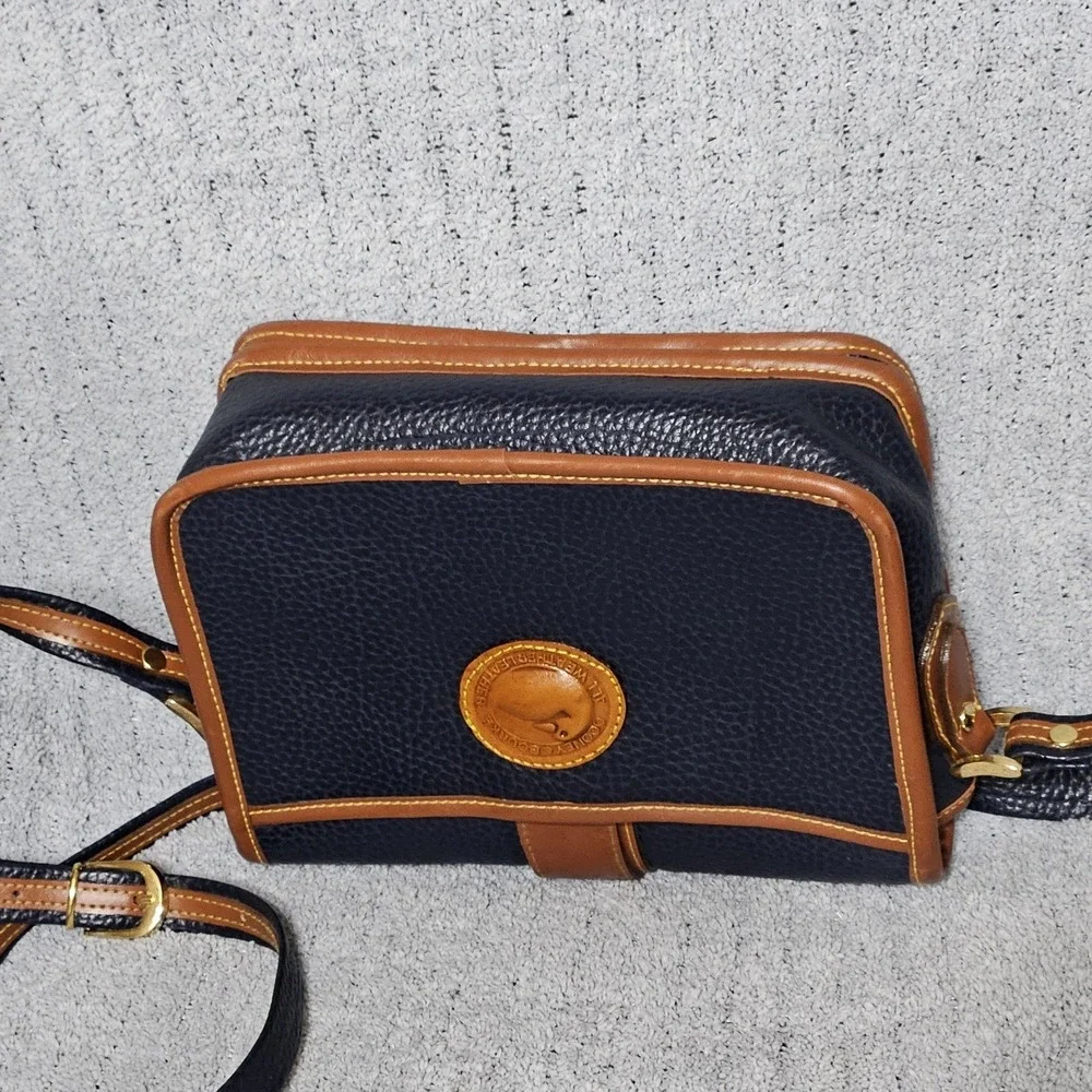 Dooney & Bourke Vintage All Weather Leather Crossbody Bag Navy‎ Blue Tan Trim - Picture 9 of 9